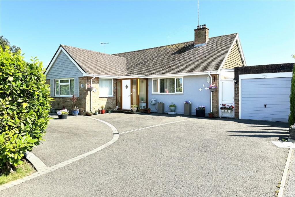 3 bedroom bungalow for sale in Mill Road Avenue, Angmering, West Sussex