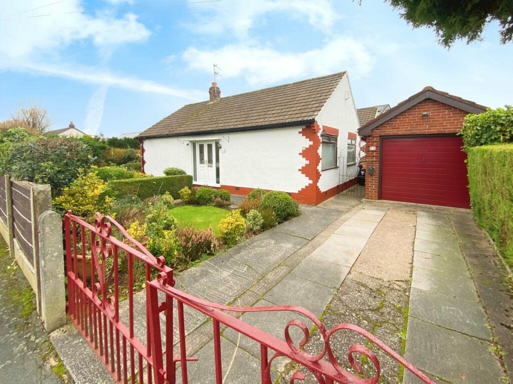 2 bedroom bungalow for sale in Ruthin Avenue, Cheadle Hulme, Cheadle