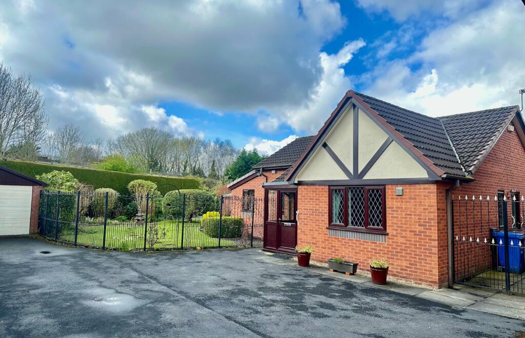 2 bedroom bungalow for sale in Orchard Vale, Edgeley, Stockport