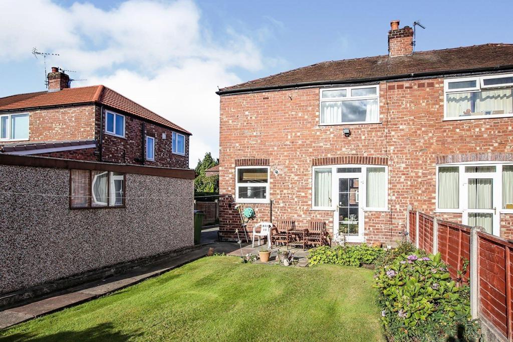 3 bedroom semidetached house for sale in Newby Drive, Gatley, Cheadle, Greater Manchester, SK8