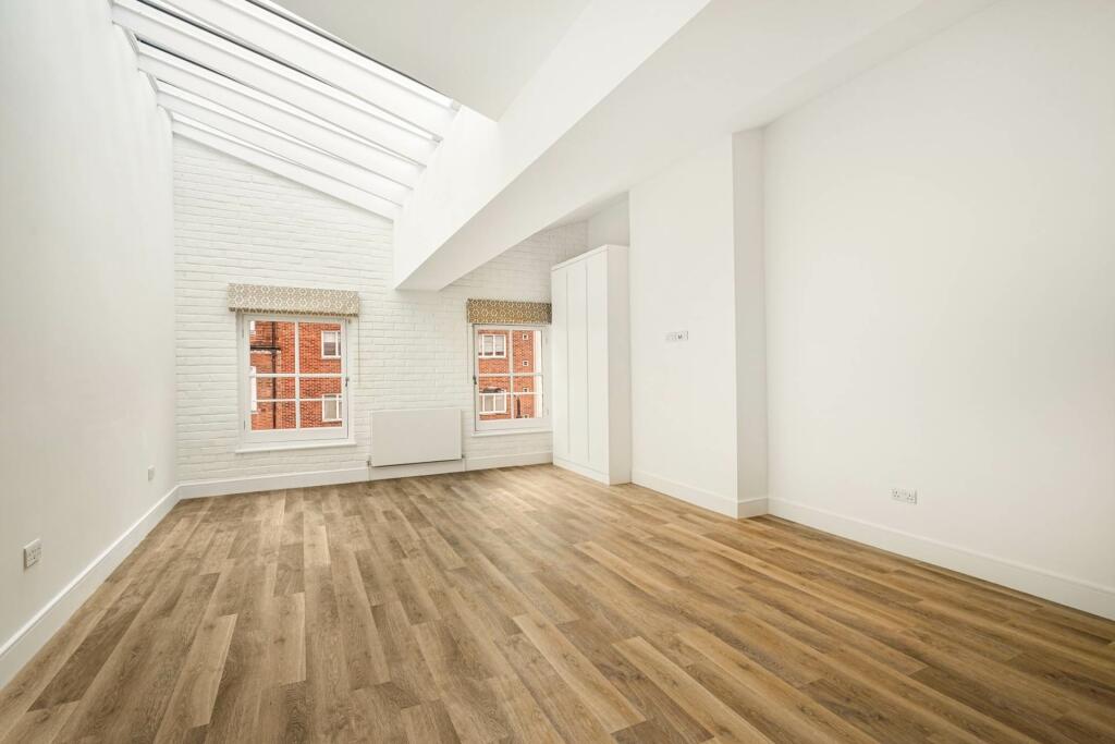 Studio flat for rent in Lower Sloane Street, London, SW1W