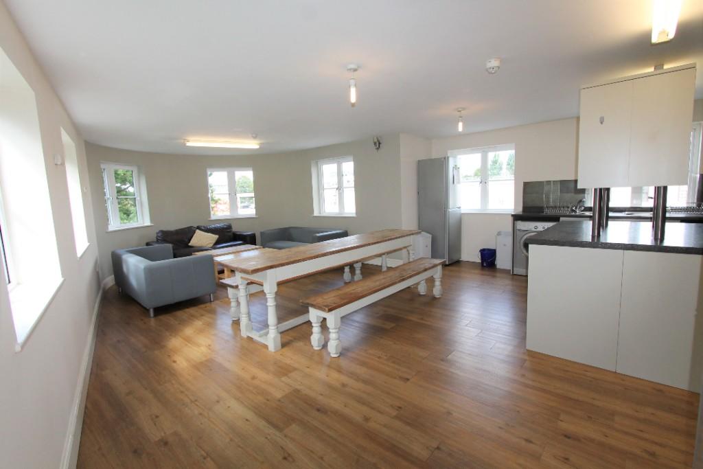 Main image of property: Station House, Old Warwick Road, Leamington Spa, Warwickshire, CV31