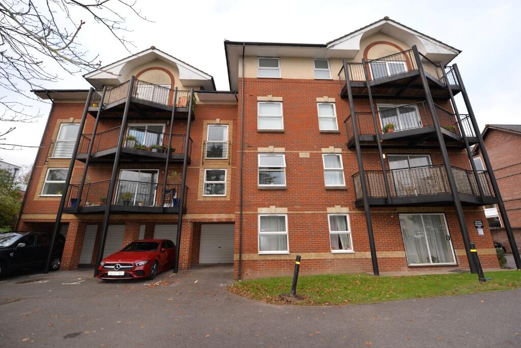2 bedroom flat for rent in Banister Gate, 19 Archers Road, Southampton, SO15