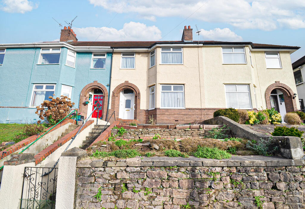 3 bedroom terraced house for sale in Summerhill Avenue, Newport, NP19