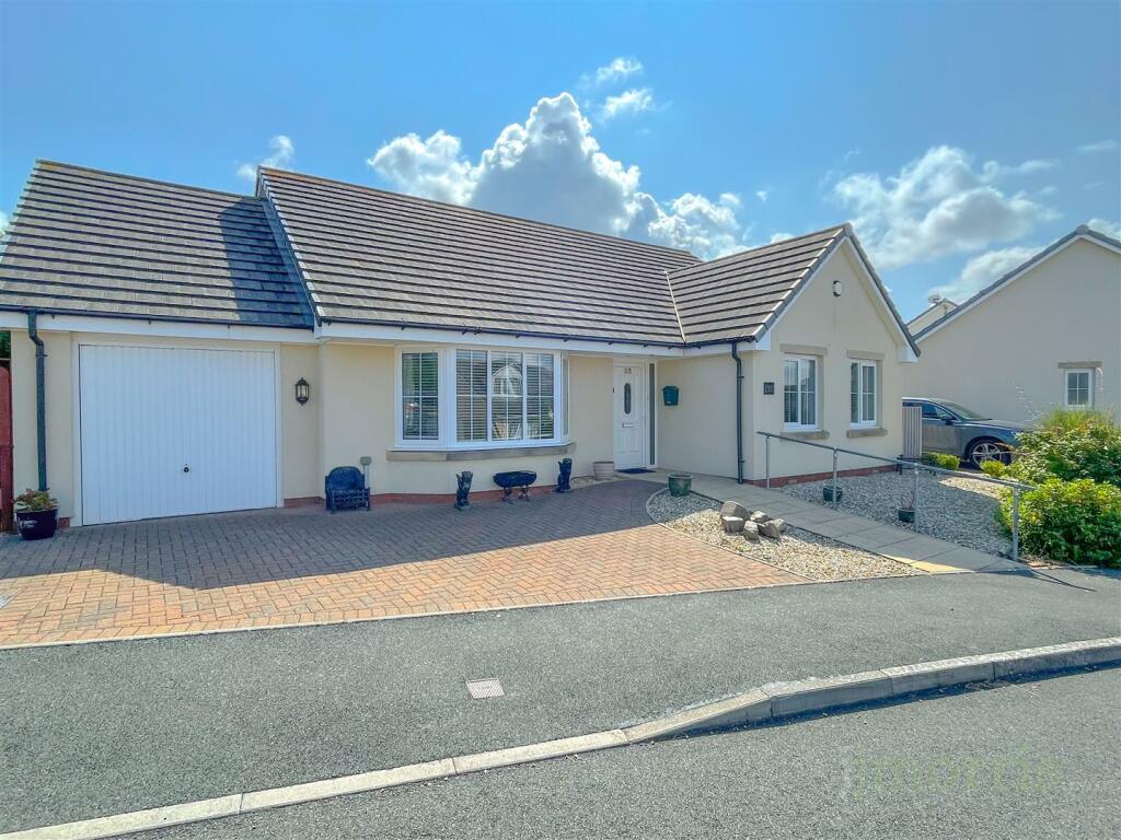 3 bedroom detached bungalow for sale in Dol Y Dintir, Cardigan, SA43