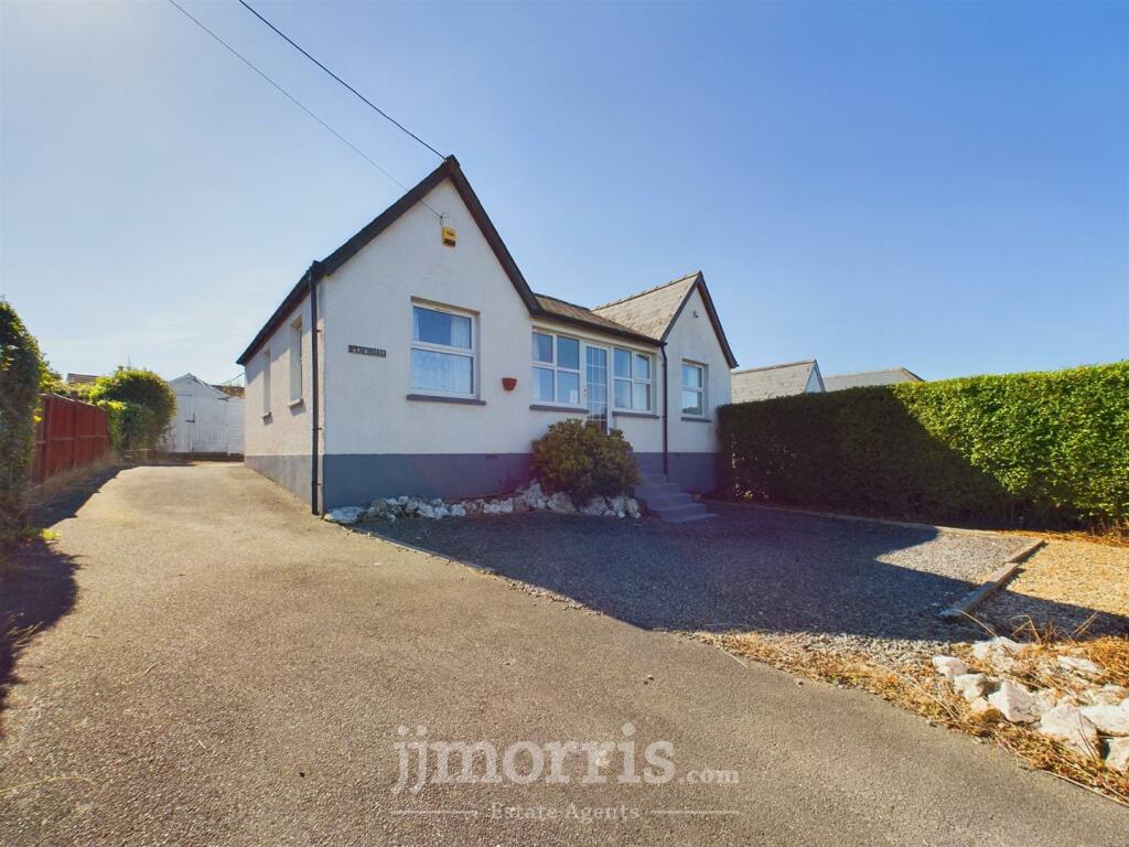 Main image of property: Ffordd Newydd, Aberporth, Cardigan