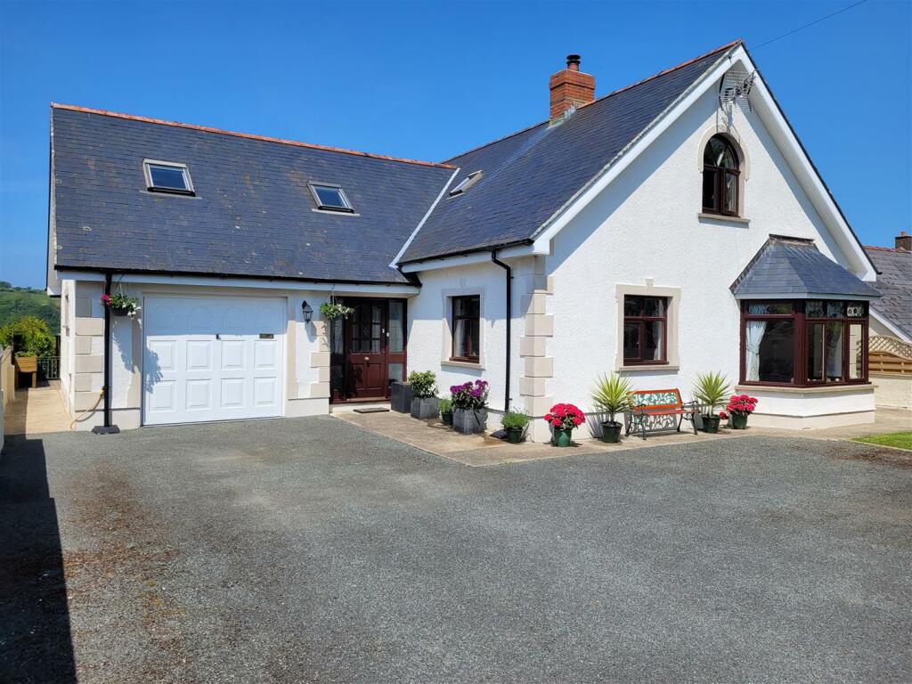 4 bedroom detached house for sale in Oakland, Penybryn, Cardigan, SA43