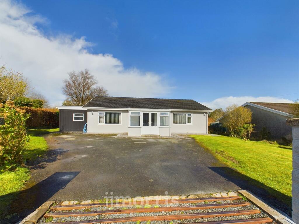 3 bedroom detached bungalow for sale in Blaenffos, Boncath, SA37