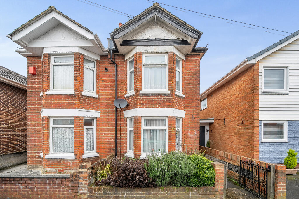 3 bedroom semidetached house for sale in Wolseley Road, Freemantle, Southampton, SO15