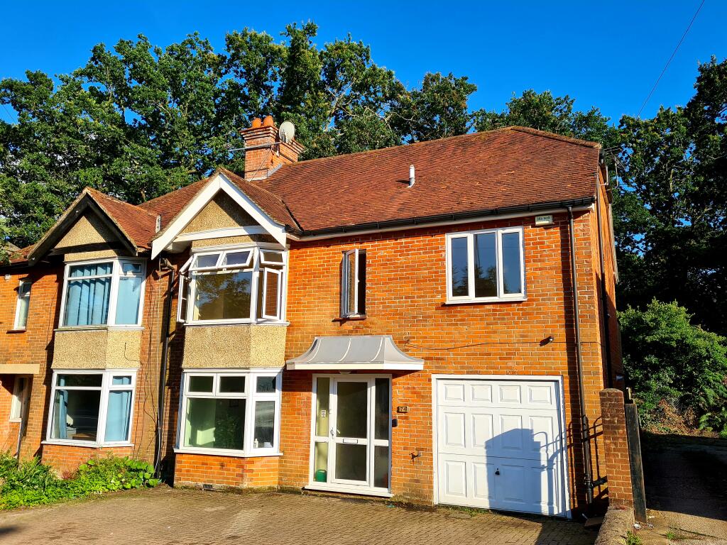 6 bedroom detached house for rent in Burgess Road, Southampton, SO16