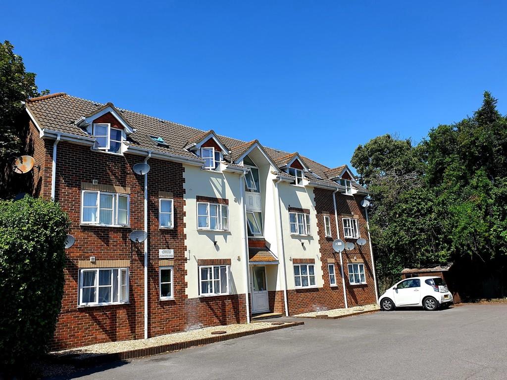 Studio flat for rent in Millbrook Road East Southampton SO15