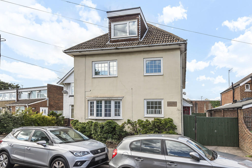 5 bedroom semidetached house for sale in Old Redbridge Road