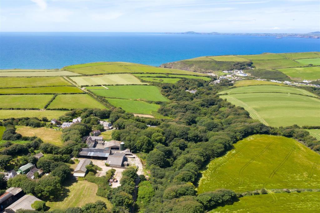 Canalside Property For Sale With Mooring Midlands