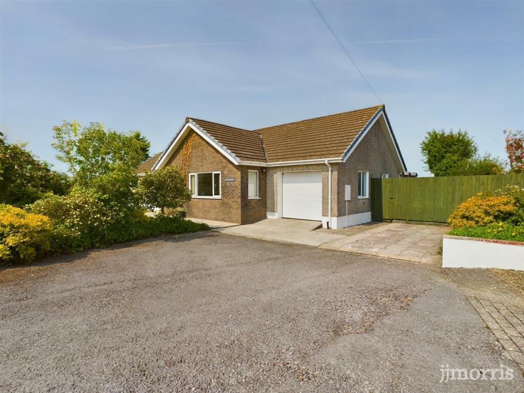 3 bedroom detached bungalow for sale in Nursery Close, Tavernspite