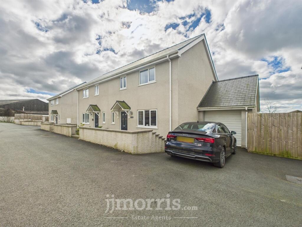 Main image of property: Llandissilio, Clynderwen