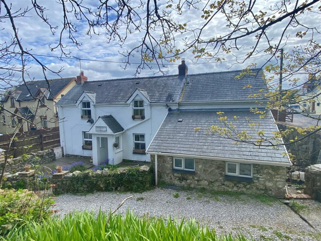 4 bedroom detached house for sale in Llanteg, Narberth, SA67
