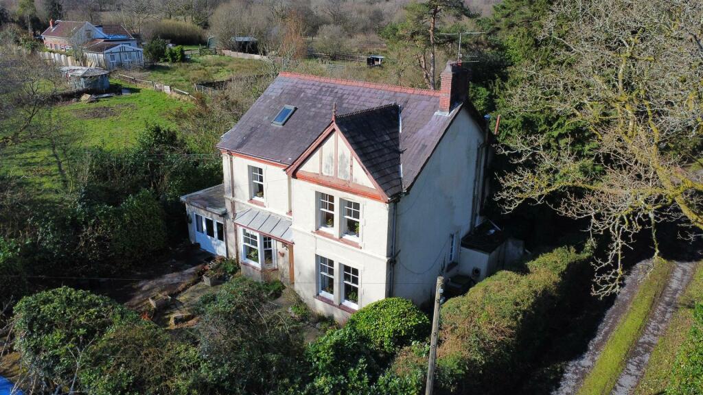 5 bedroom detached house for sale in Llannon, Llanelli, SA14