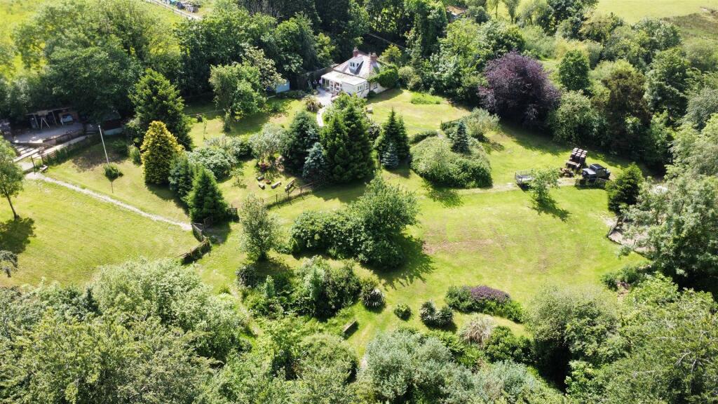 2 bedroom detached bungalow for sale in Llandissilio, Clynderwen, SA66