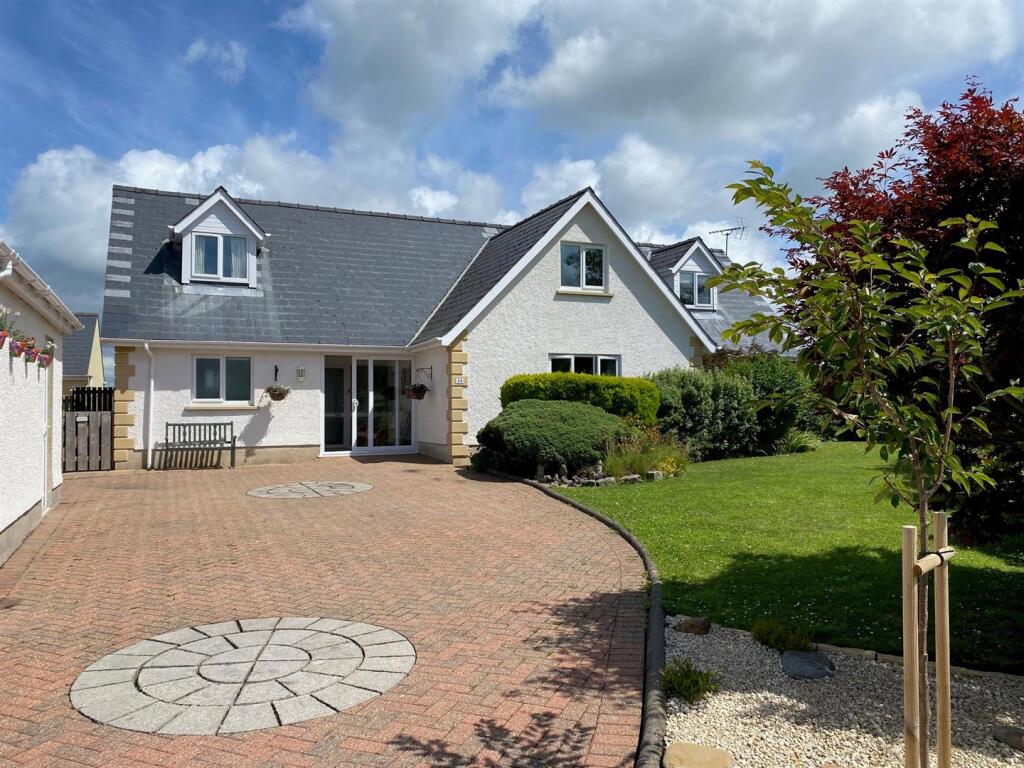 Main image of property: Maes Y Dderwen, Llanddewi Velfrey, Narberth
