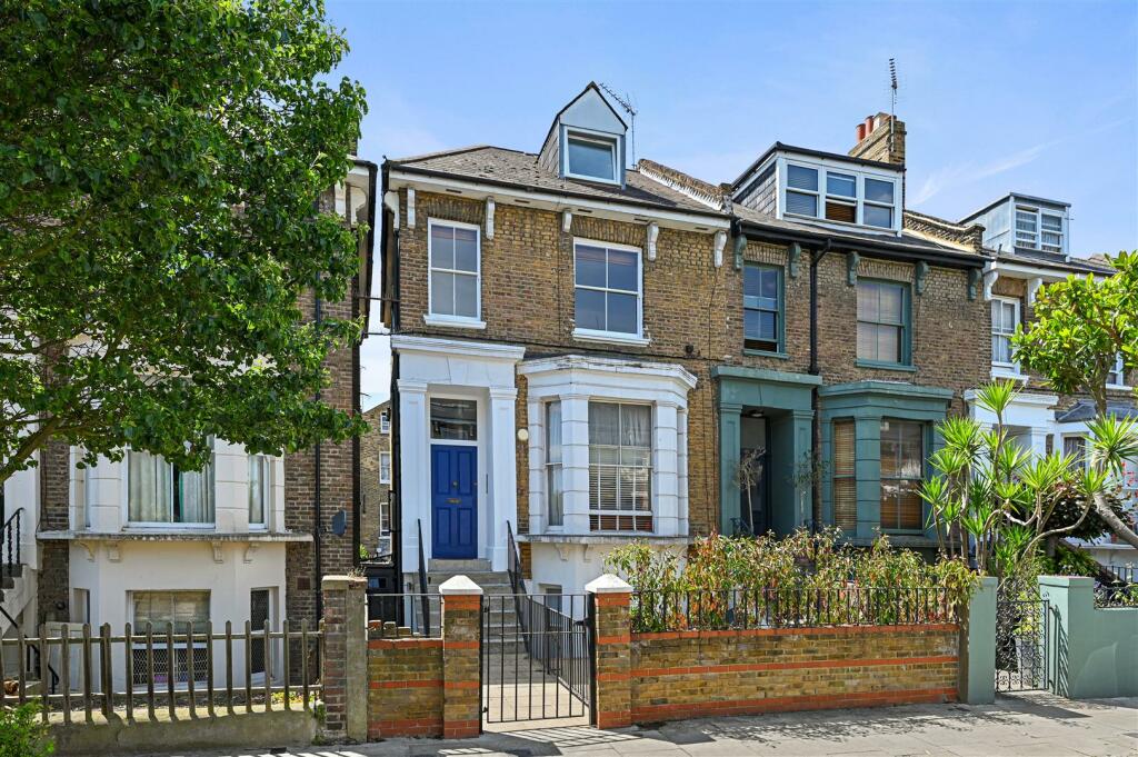 2 bedroom for sale in Devonport Road, London W12