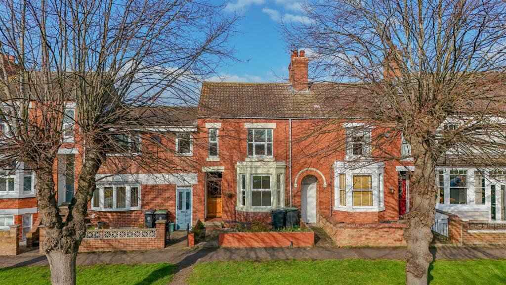 3 bedroom terraced house for sale in Kimbolton Road, Higham Ferrers, NN10