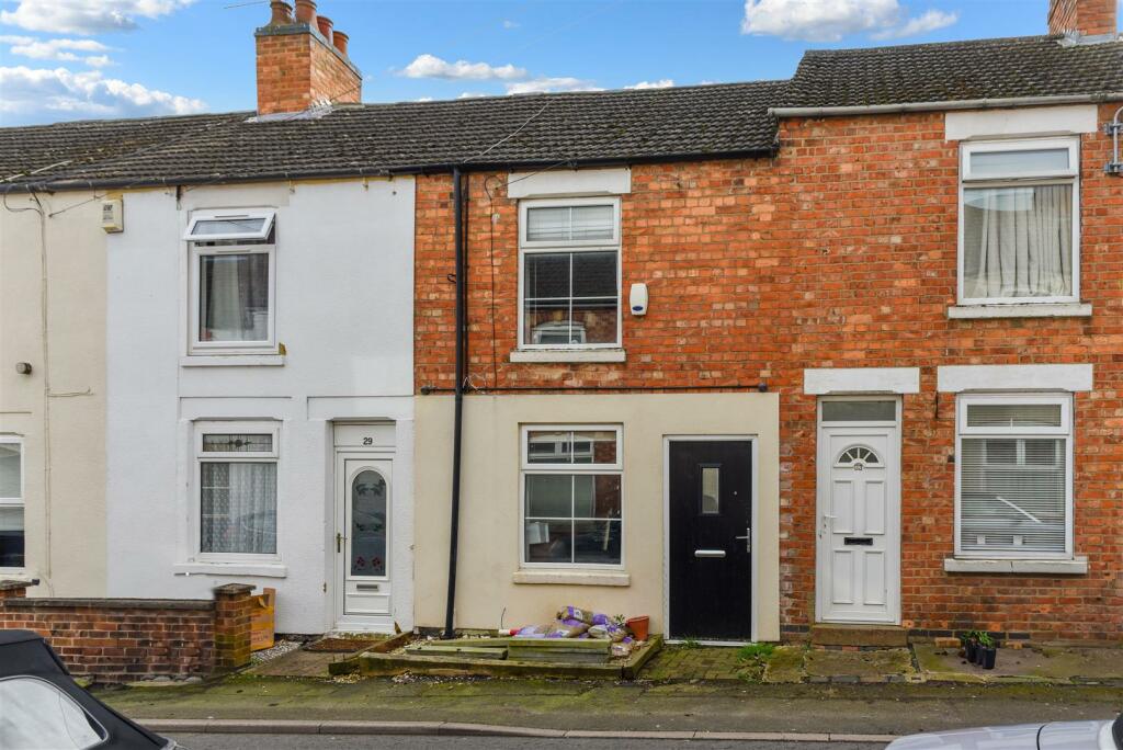 4 bedroom terraced house for sale in Finedon Street, Burton Latimer