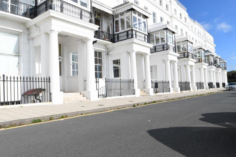 3 bedroom flat for sale in Chichester Terrace, Brighton, BN2