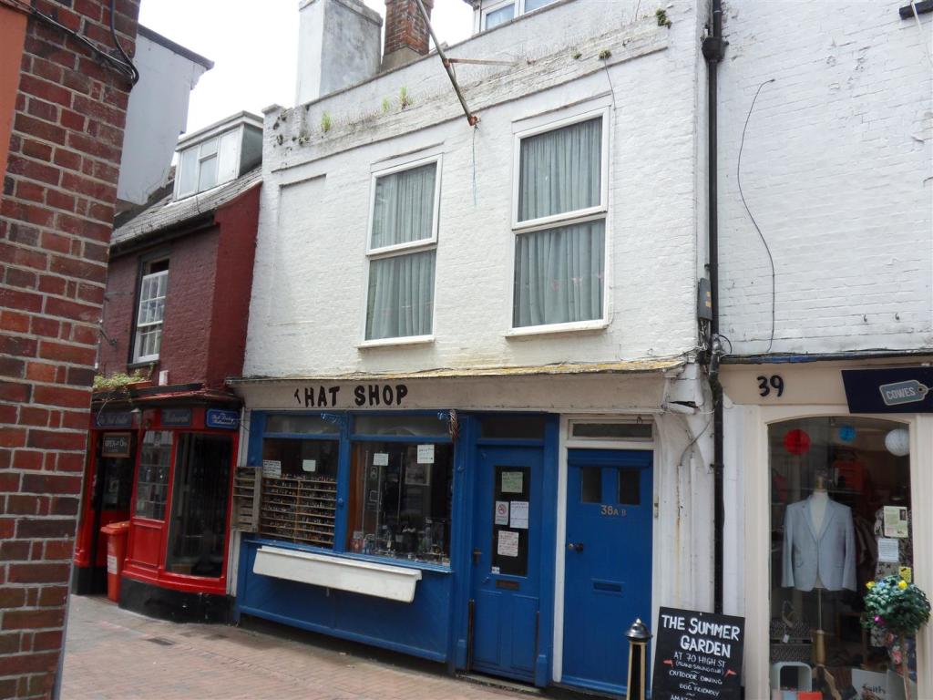 Commercial property for sale in High Street, Cowes, PO31