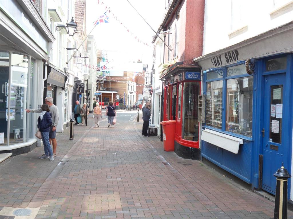 Commercial property for sale in High Street, Cowes, PO31