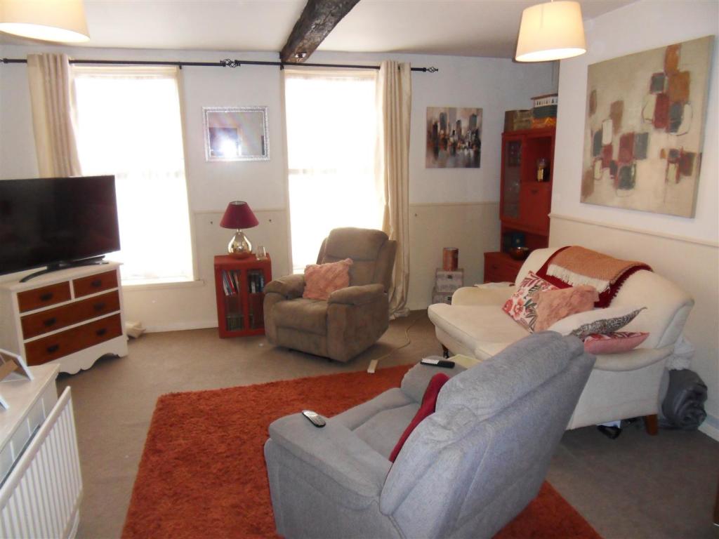 Commercial property for sale in High Street, Cowes, PO31