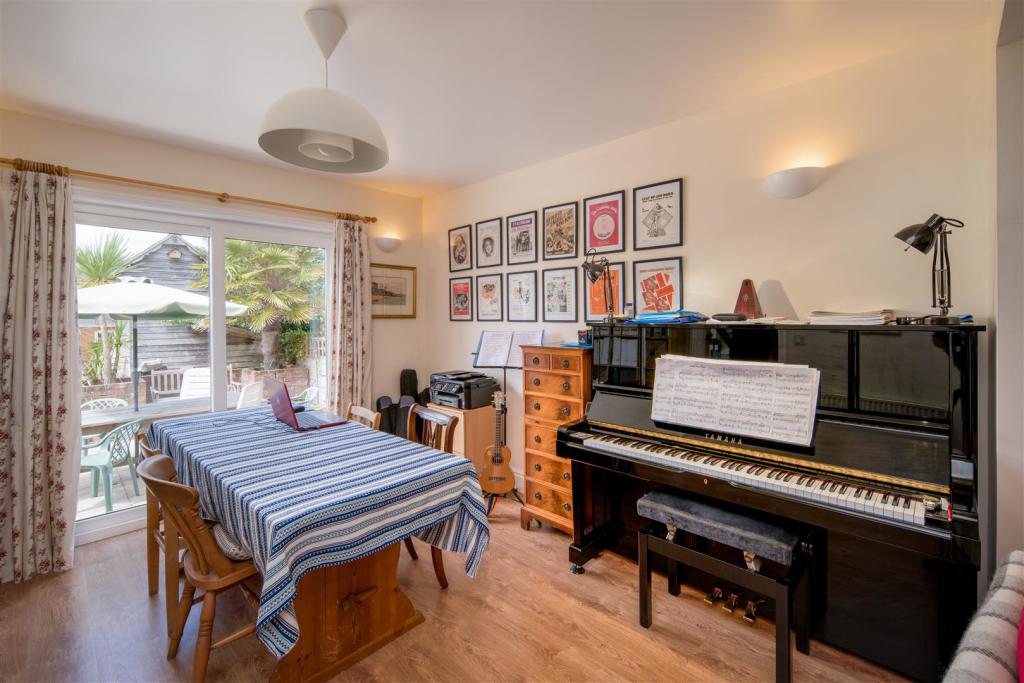 3 bedroom detached house for sale in Worsley Road, Gurnard., PO31