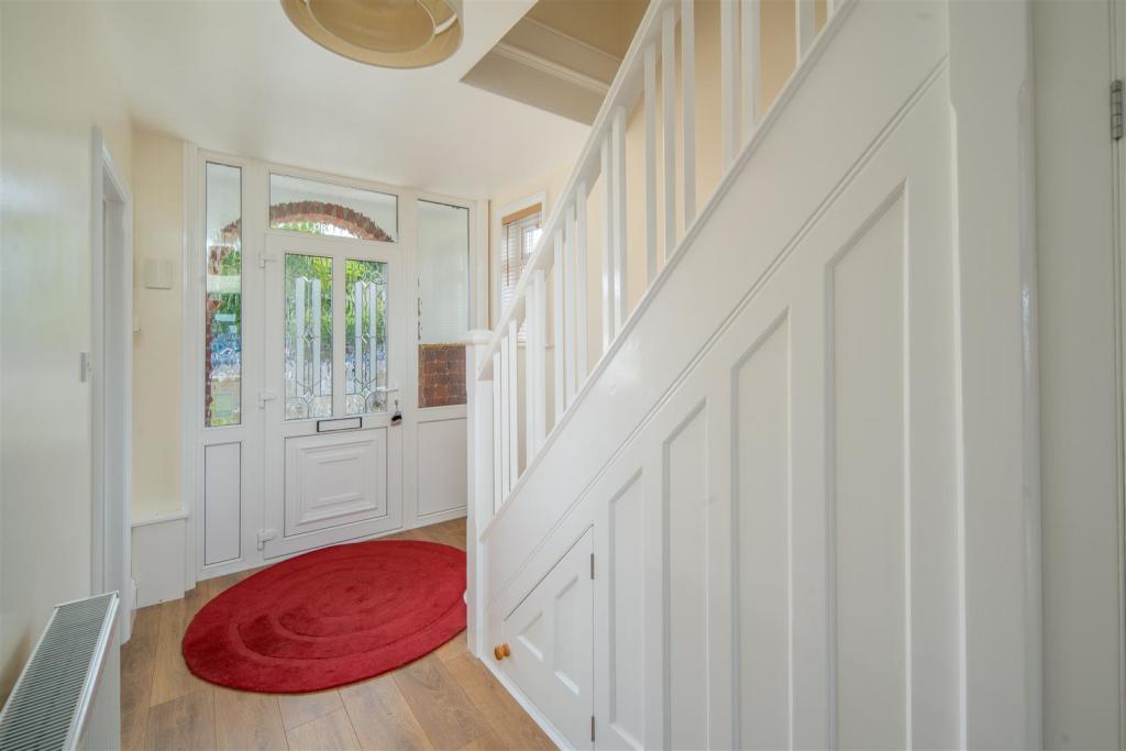 3 bedroom detached house for sale in Worsley Road, Gurnard., PO31