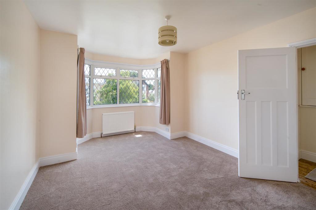 3 bedroom detached house for sale in Worsley Road, Gurnard., PO31