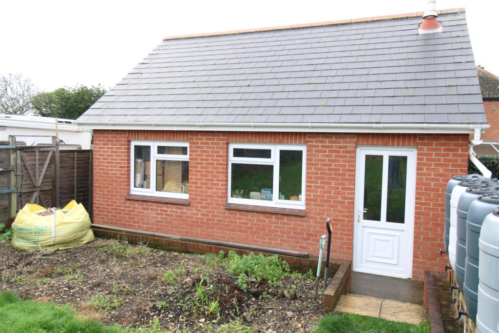 3 bedroom detached house for sale in Worsley Road, Gurnard., PO31