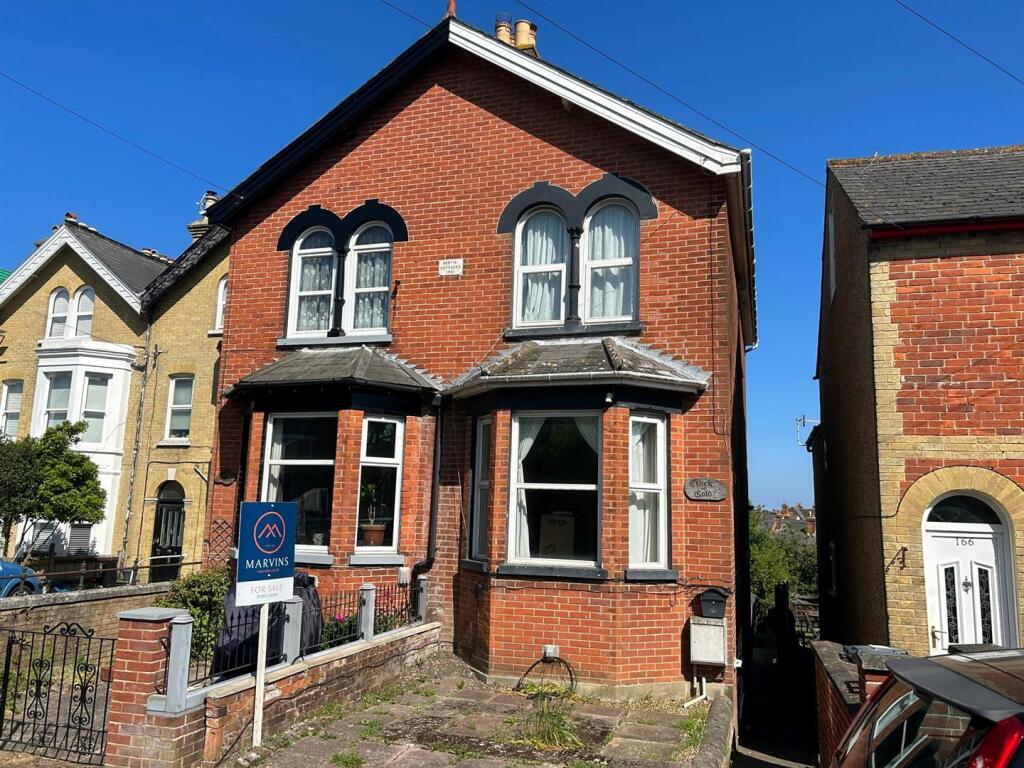 3 bedroom house for sale in Park Road, Cowes, PO31