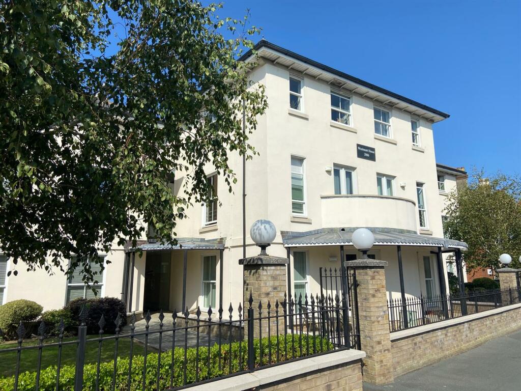 1 bedroom apartment for sale in Carisbrooke Road, Carisbrooke, PO30