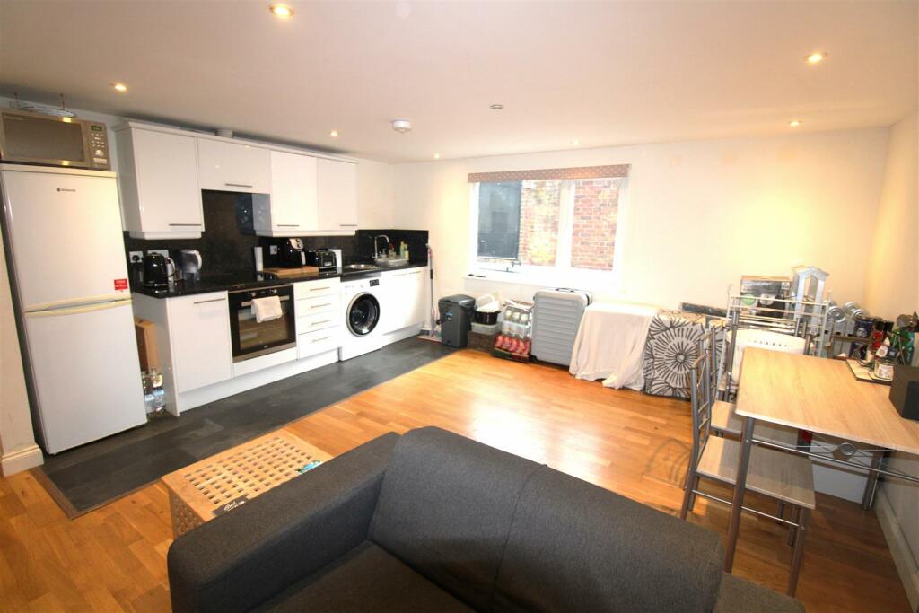 1 bedroom apartment for sale in Pyle Street, Newport, PO30