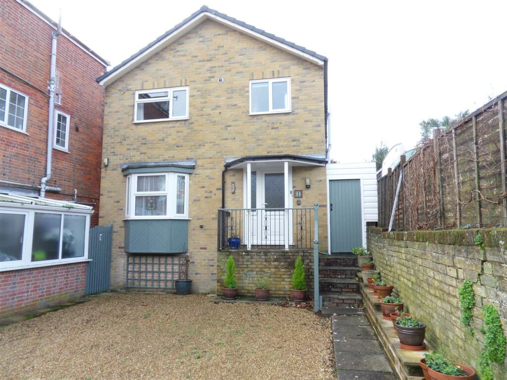 3 bedroom house for sale in Victoria Road, Cowes, PO31