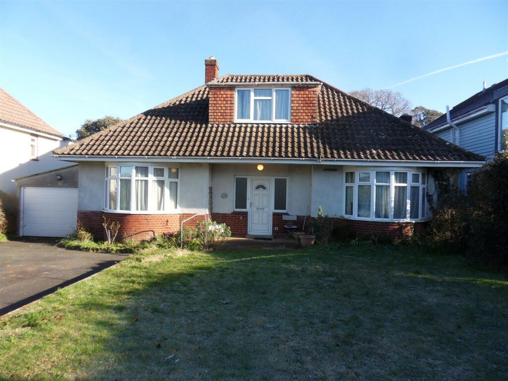 3 bedroom detached bungalow for sale in Ward Avenue, Cowes, PO31