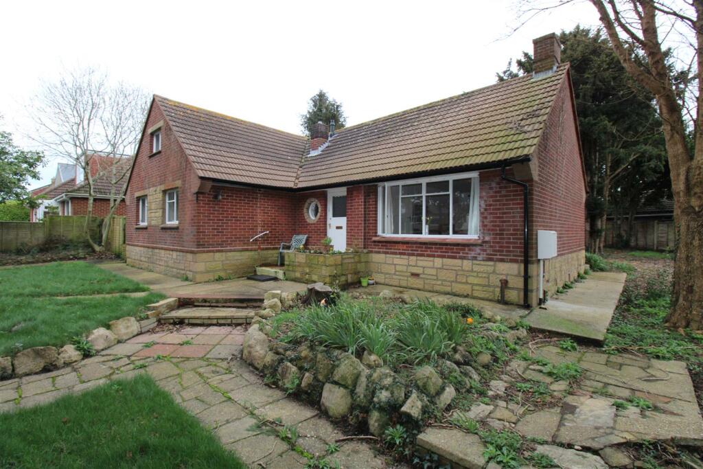 3 bedroom detached bungalow for sale in Baring Road, Cowes, PO31