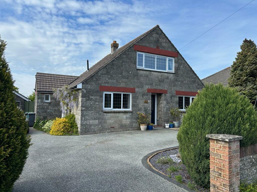 3 bedroom detached bungalow for sale in Pallance Road, Cowes, PO31