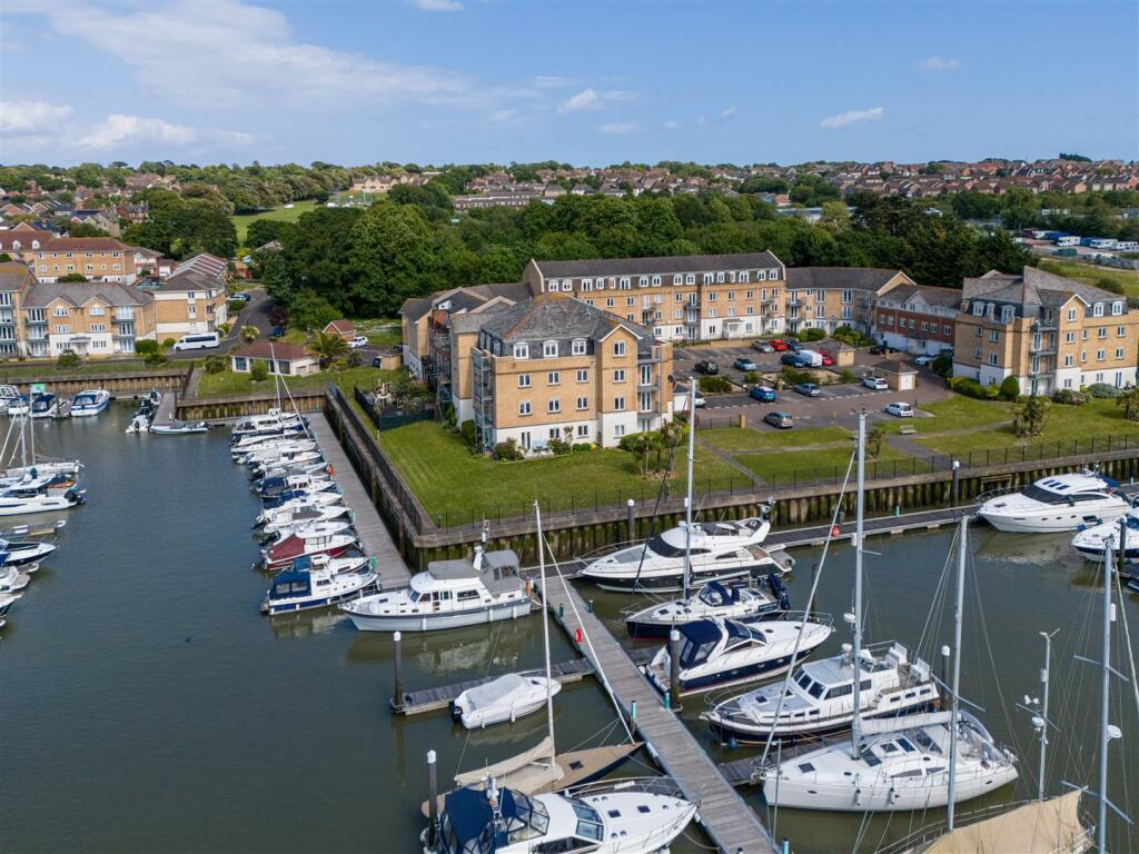 2 bedroom apartment for sale in Medina view, East Cowes, Isle of Wight