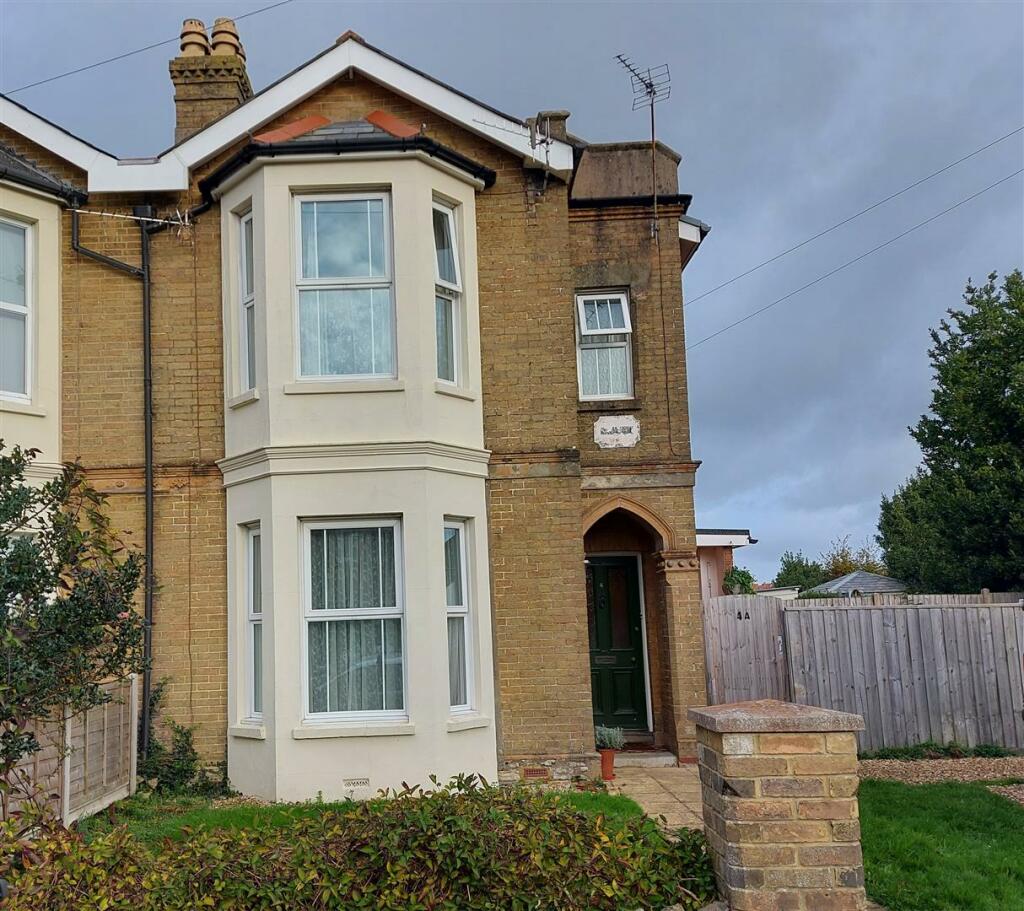 3 bedroom semidetached house for sale in Ratcliffe Avenue, Ryde, PO33