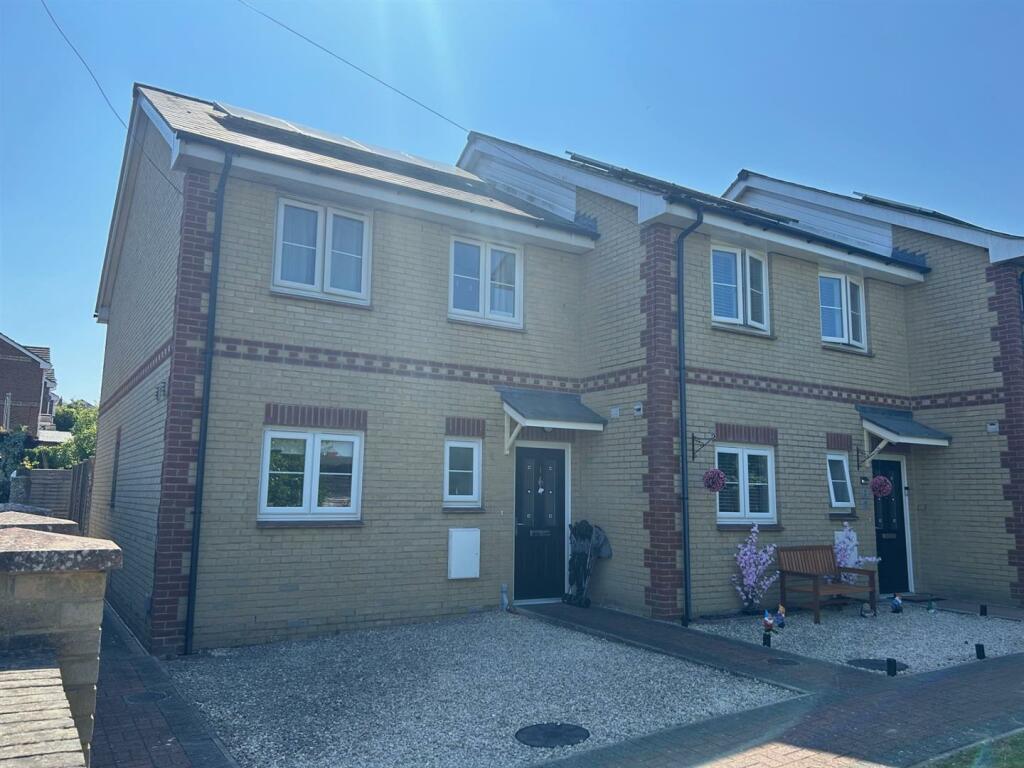 3 bedroom house for sale in St. Davids Road, East Cowes, PO32