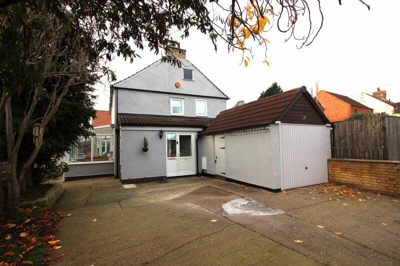 3 bedroom detached house for sale in East Lane, Edwinstowe , NG21