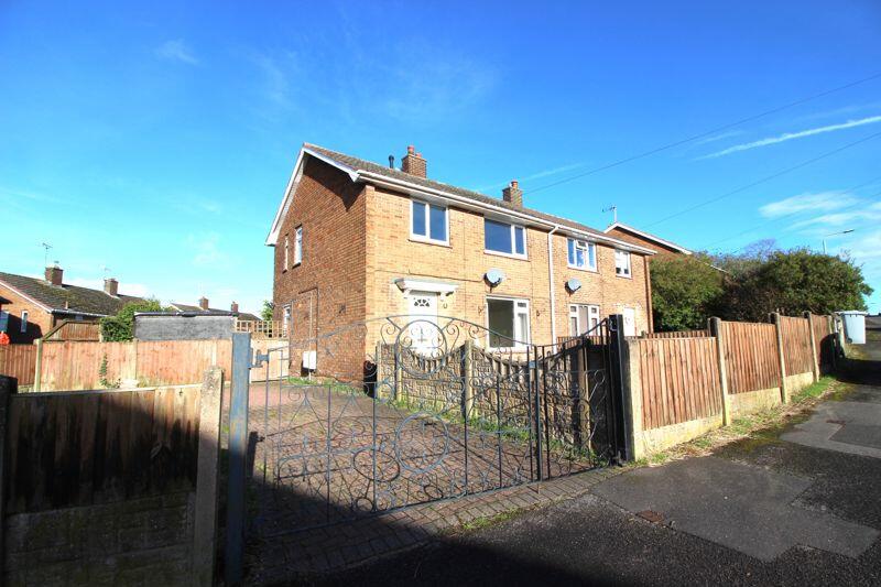 3 bedroom semidetached house for sale in Breck Bank, Ollerton, NG22