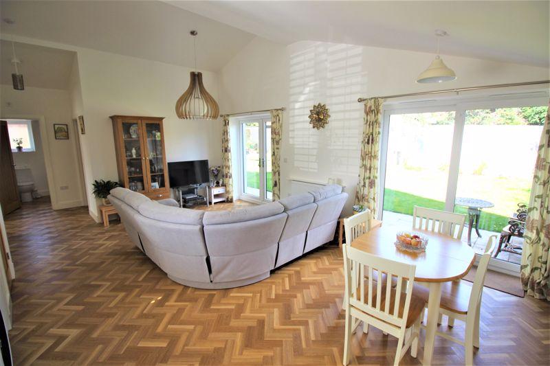 2 bedroom semidetached bungalow for sale in Beech Avenue, Edwinstowe , NG21