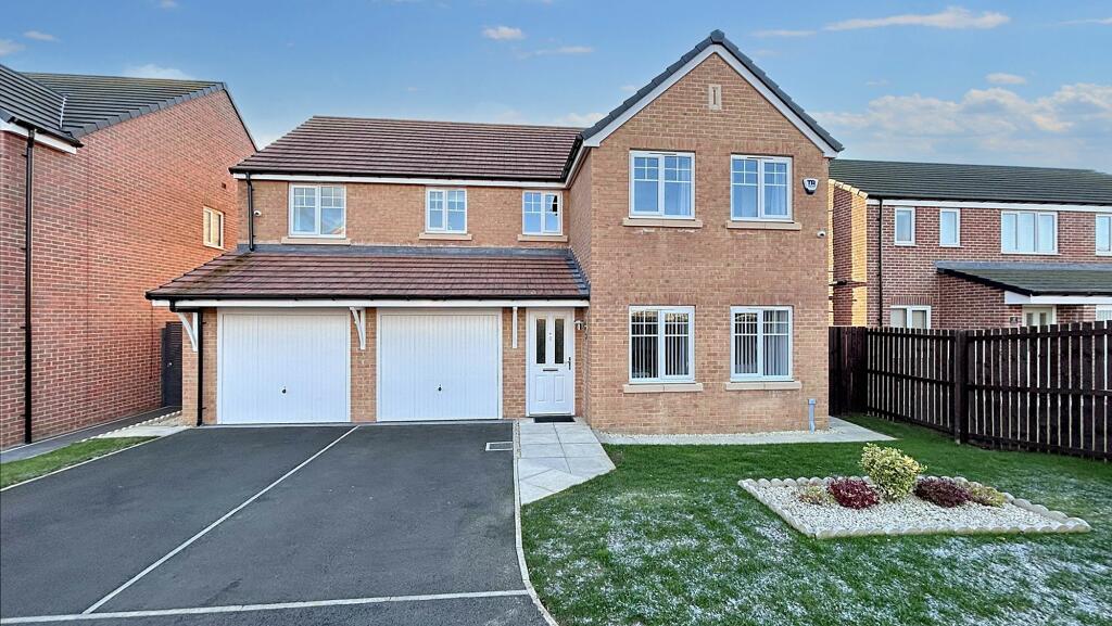 5 bedroom detached house for sale in Waterville Grove, Seaton Vale
