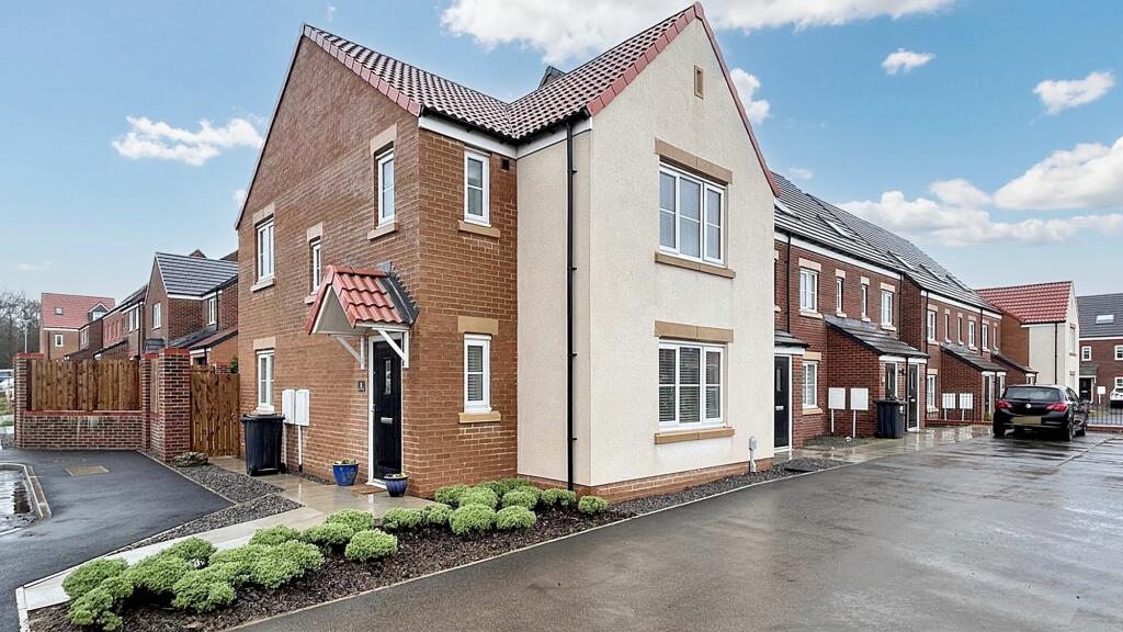 3 bedroom detached house for sale in Sawgrass Walk, Ashington