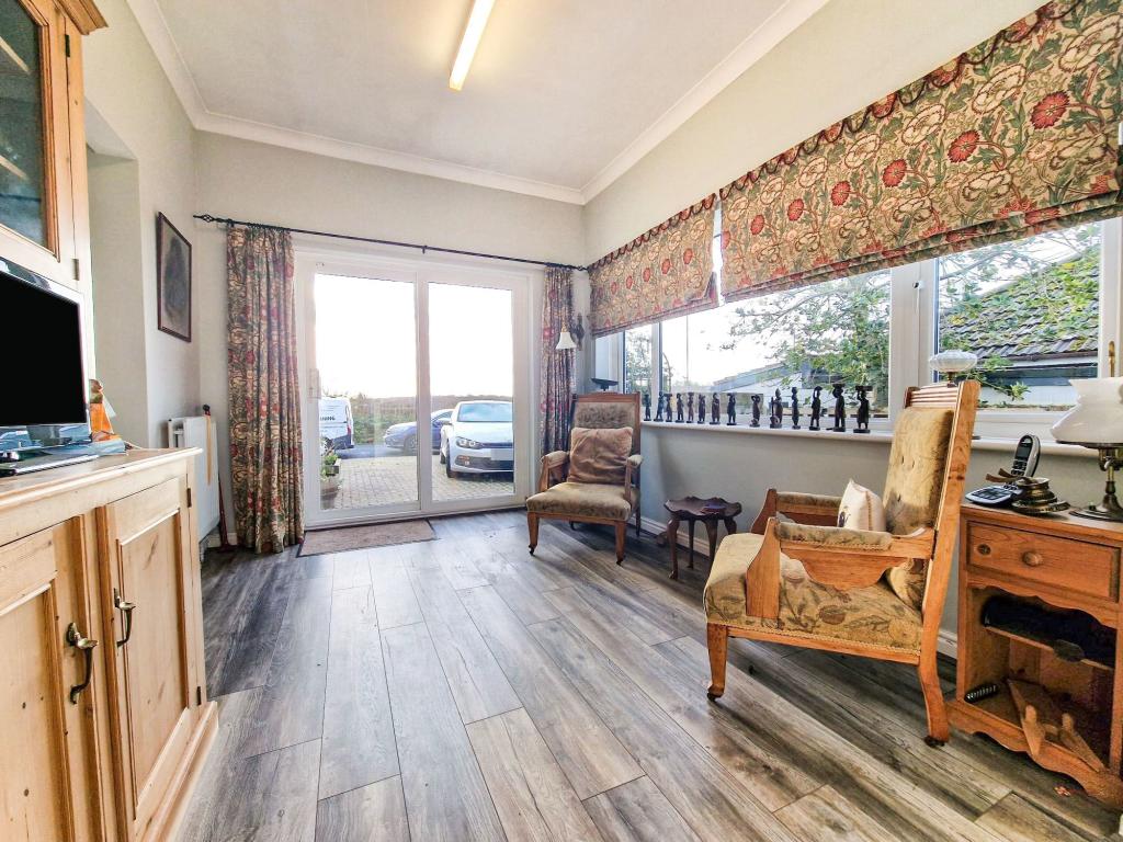 4 bedroom bungalow for sale in Hartford Drive, Hartford Bridge